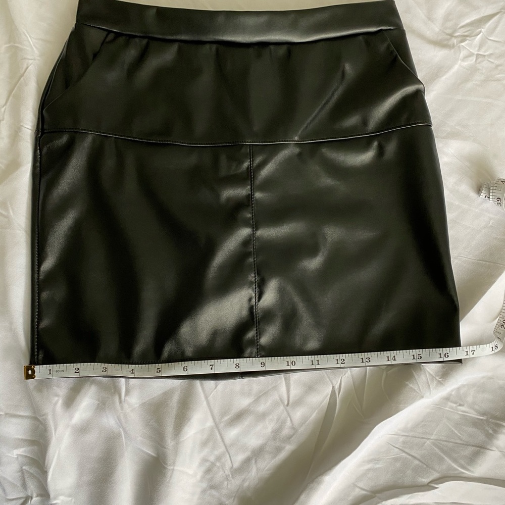 WINDSOR Women Mini Black Skirt Size S